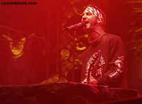 concertshots.com-Godsmack5-Atlanta92201.JPG (38165 bytes)